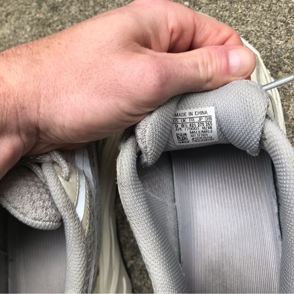 Yeezy 700 V2 Static Men’s Size 9 - Picture 12 of 15